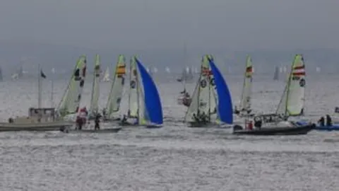 [图]勒沃库森5-0完胜不来梅，维尔茨戴帽助队首获德甲荣耀