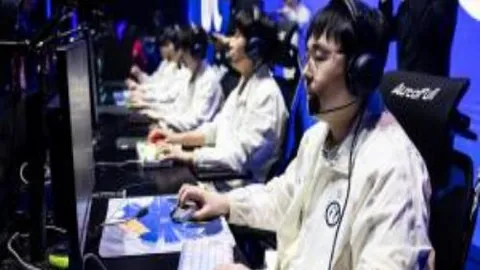 伯克刷新加盟广东以来最高得分，贡献30+10双数据盛宴。
